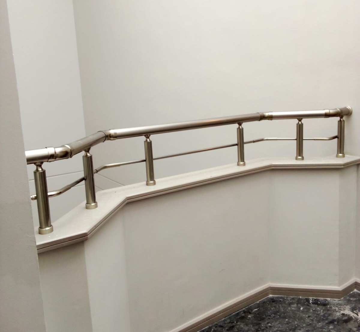 Parapet Üstü Korkuluklar